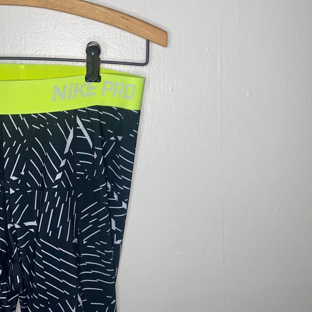 🪿Adorable Nike Dri-fit capris leggings! - Picture 1 of 10